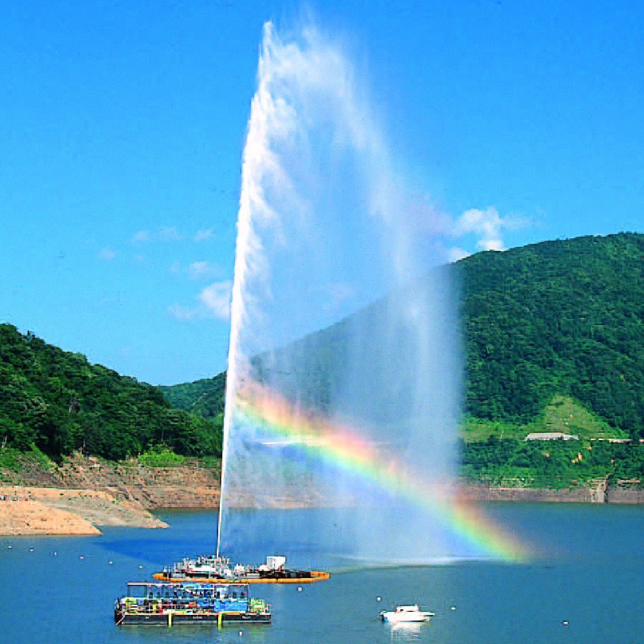 月山湖 水の文化館